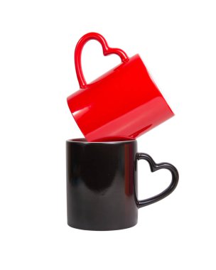 Kırmızı ve siyah kupa seramik beyaz arka planda izole