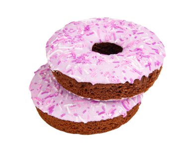 Mor böğürtlenli donutlar beyaz arka planda izole edilmiş.
