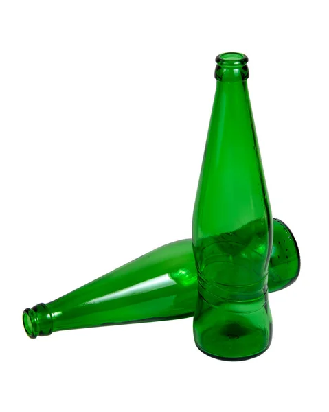 白い背景に隔離されたビールやレモネードの空の緑のガラス瓶 — ストック写真