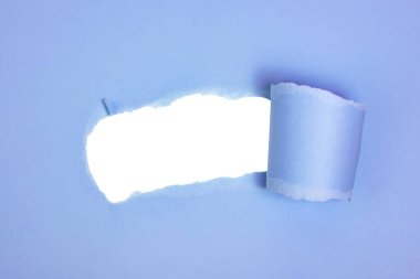 Kopyalama alanı ile birlikte mavi yırtık kağıt