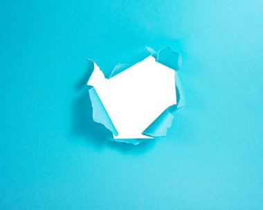 Kopyalama alanı ile birlikte mavi yırtık kağıt