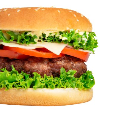 Beyaz arka planda domatesli lezzetli bir hamburger.