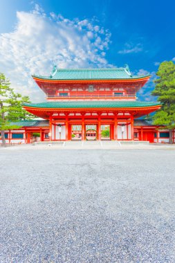 Heian tapınak kule kapısı giriş Ro-Mon mavi gökyüzü V