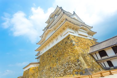 Himeji Jo Castle alt Stronghold mavi gökyüzü açılı