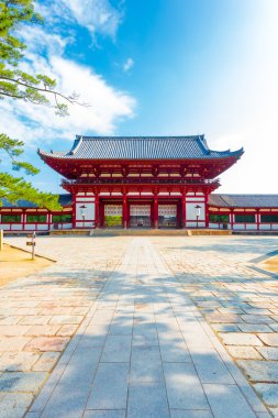 Todai-Ji Tapınağı kırmızı kapı açık merkezli V giriş
