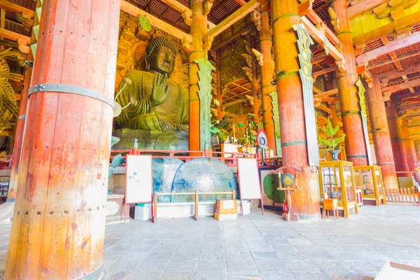 Профиль статуи Будды Дайбуцу внутри Todaiji H — стоковое фото