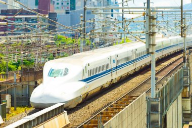 Kyoto çıkış yapan Shinkansen hızlı tren açılı