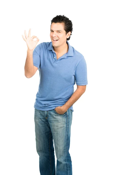 Hombre hispano sonriendo OK señal de mano derecha azul — Foto de Stock