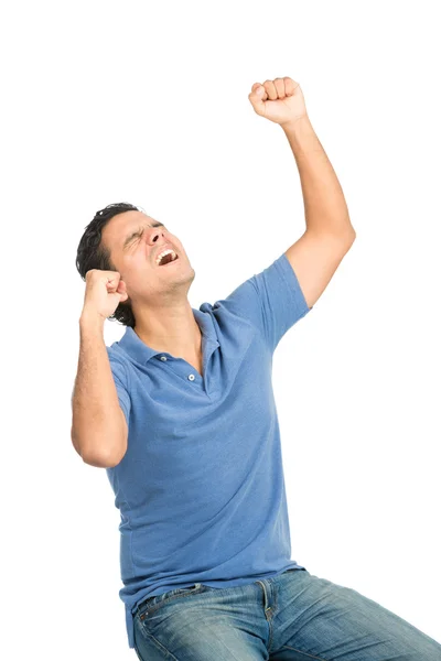 Perfil Celebrando al hombre latino mirando al cielo — Foto de Stock