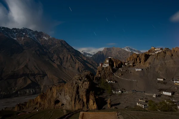 Dhankar Mountain luostari yö pitkä altistuminen — kuvapankkivalokuva