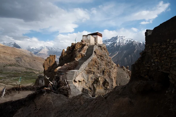Гималайская сторожевая башня Дханкарский монастырь — стоковое фото