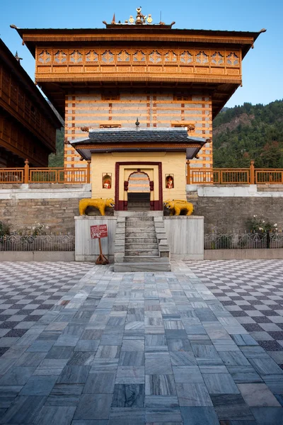 Bhimakali ヒンズー教の寺院の中庭の入口 Sarahan — ストック写真