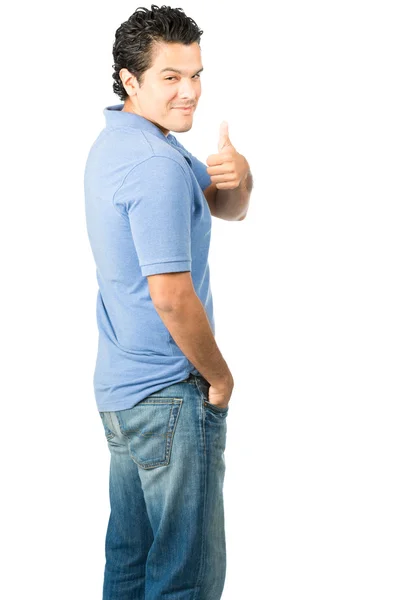 Costas virou ombro hispânico masculino polegares para cima — Fotografia de Stock
