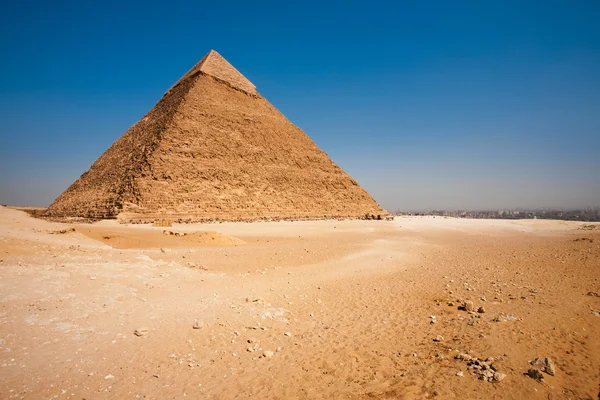 Piramida Khafre tylne pejzaż pustynia Giza jasny — Zdjęcie stockowe