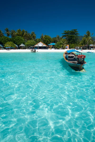 Traditional Longtail Boat Crystal Clear Water Lipe — Stock Photo, Image