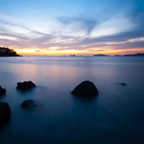 Coucher de soleil Longue exposition Paysage marin Roches Ko Lipe — Photo