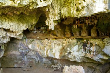 Tabut Effigies kafatası kemikleri mezar mağara