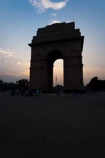 Hindistan kapı günbatımı Delhi Landmark dikey — Stok fotoğraf