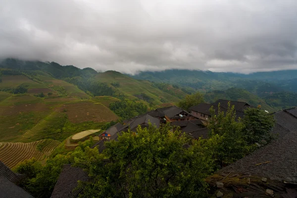 Rainy Village Rooftop Arroz Terraços Dragão espinha dorsal — Fotografia de Stock