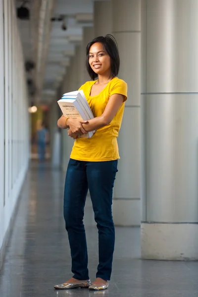 College Student Full Length portret boeken — Stockfoto