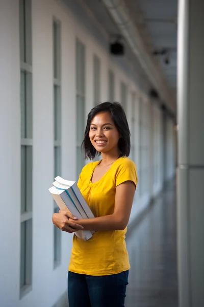 Mooie vrouw College Student hal leerboeken — Stockfoto