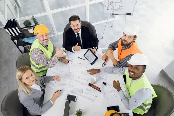 Arranjo de planeamento da equipa de construção de linhas de serviço — Fotografia de Stock