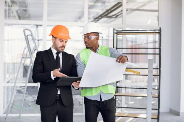 Sanayi planını denetleyen iki etnik gruptan oluşan bir grup.