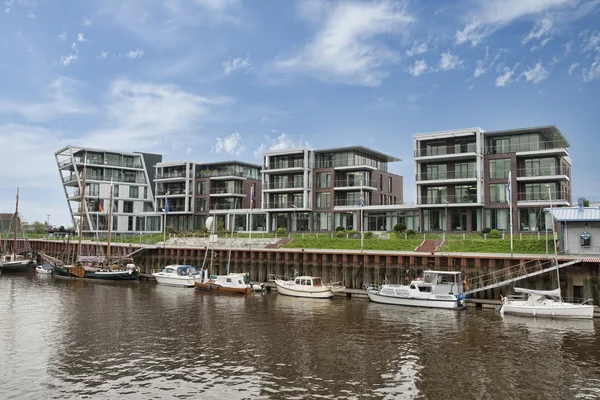 Moderne gebouwen in de haven — Stockfoto