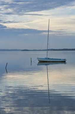 Günbatımında yelkenli