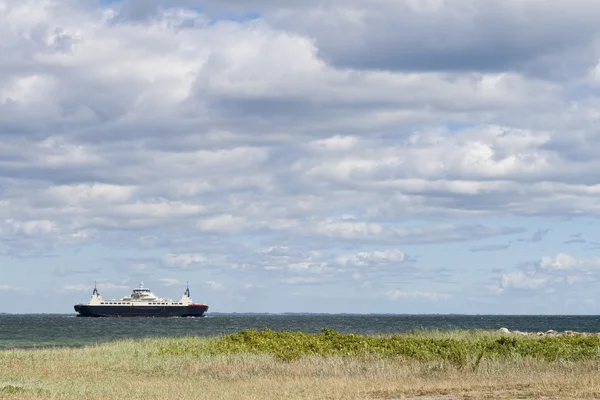 Açıklarında feribot 