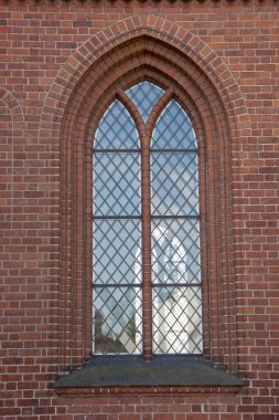 Kilisenin penceresinden bakmak 