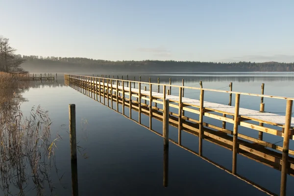 Reflexões em um lago — Fotografia de Stock