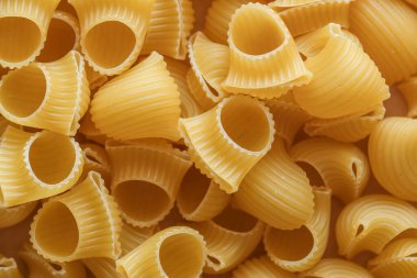 Yakın plan kuru makarna arka plan. Yemeklerin dokulu mutfak arka planı.