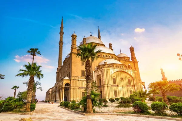 Gün Doğumunda Kahire Kalesi Ndeki Muhammed Ali Camii — Stok fotoğraf