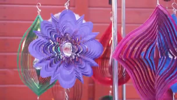 Colorful geometric metallic wind chime spinner, garden hypnotic surreal decoration in christmas fair, Poland — Stock Video