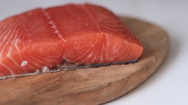 Salmon on wooden board isolated, takeaway cooking process, — Stock Video