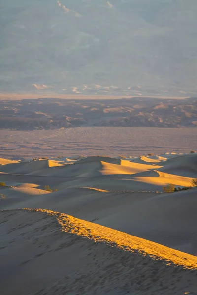 Fußabdrücke Sanddünen Death Valley Nationalpark Bei Sonnenaufgang — Stockfoto