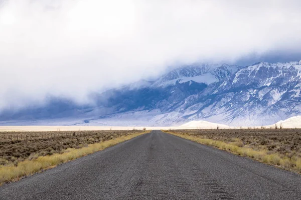 Long Straight Road Heading Distant Mountains Idaho — Stock Photo, Image