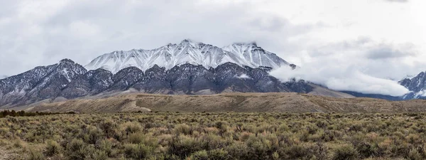 Schneebedeckte Sägezahnberge Von Idaho Mit Dramatischen Wolken — Stockfoto