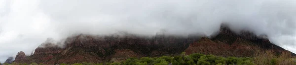 Панорама Гір Сіонського Національного Парку Штаті Юта Важким Наступом Хмарами — стокове фото