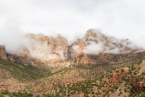 Montanhas Parque Nacional Sião Utah Com Pesado Nublado Nuvens Passando — Fotografia de Stock