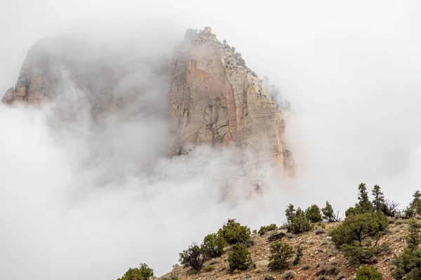 Hory Národního Parku Sion Utahu Těžkým Zatažením Mraky Dramaticky Proudícími — Stock fotografie