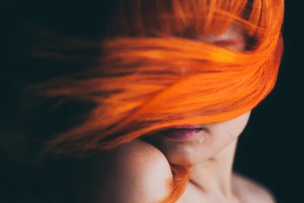 Vermelho retrato da menina do cabelo — Fotografia de Stock