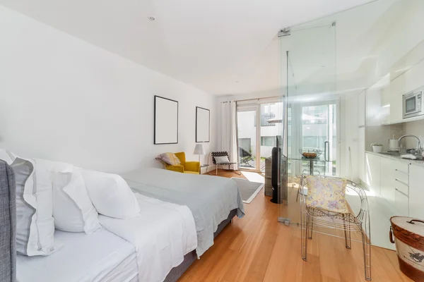 Modern single bedroom house with small kitchen — Stock Photo, Image