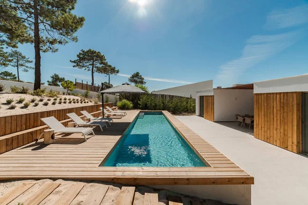 Modern House Garden Swimming Pool Wooden Deck — Stock Photo, Image