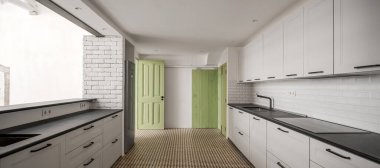 Genelevde boş endüstriyel çatı katı