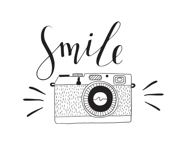 Fotocamera con scritte - Sorriso. Illustrazione disegnata a mano . — Vettoriale Stock