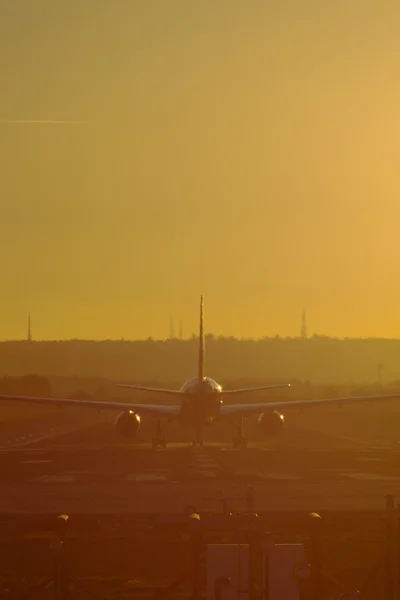 Departing at sunset — Stock Photo, Image