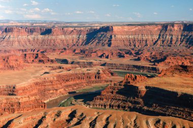 Öğleden sonra Utah, Canyonlands Ulusal Parkı yakınlarındaki Dead Horse Point Eyalet Parkı 'nda.