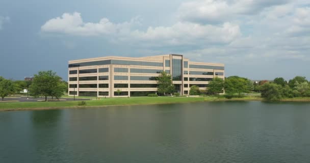 Office Building Pond Suburban Setting — Stock Video